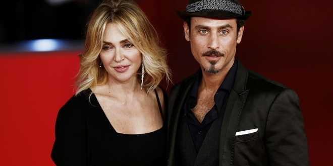 Isola dei Famosi: in prima serata è ancora amore tra Paola Barale e Raz Degan