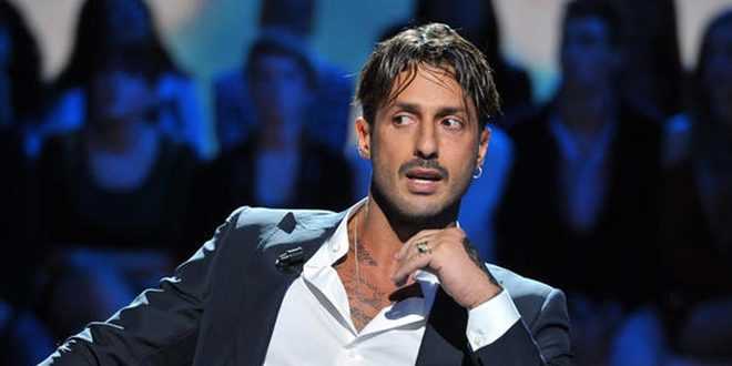 Processo Fabrizio Corona: cadono due imputazioni, ecco la condanna