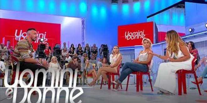 Uomini e Donne, puntata del 16-11-20: nuovo scontro e una sfilata memorabile