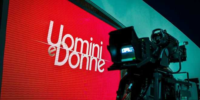 Uomini e Donne anticipazioni, puntata speciale 29-03-2017: conduttrice inedita, fan in rivolta