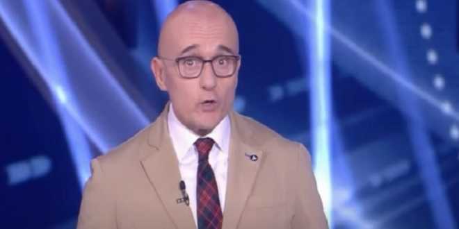 GF Vip 6, il reality si prende una pausa: Alfonso Signorini costretto allo stop forzato