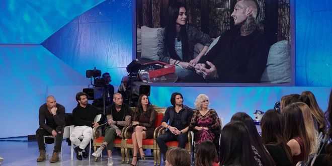 Uomini e Donne news, redazione infuriata: una corteggiatrice è già fidanzata