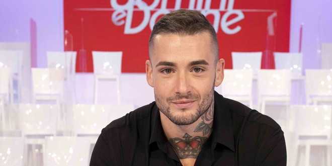 Uomini e Donne, la redazione fa una sorpresa a Matteo per il compleanno: la reazione