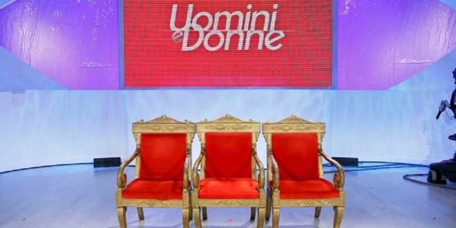 Anticipazioni Uomini e Donne, registrazione 17-12-2016: ospiti speciali, sorprese e nuovi tronisti