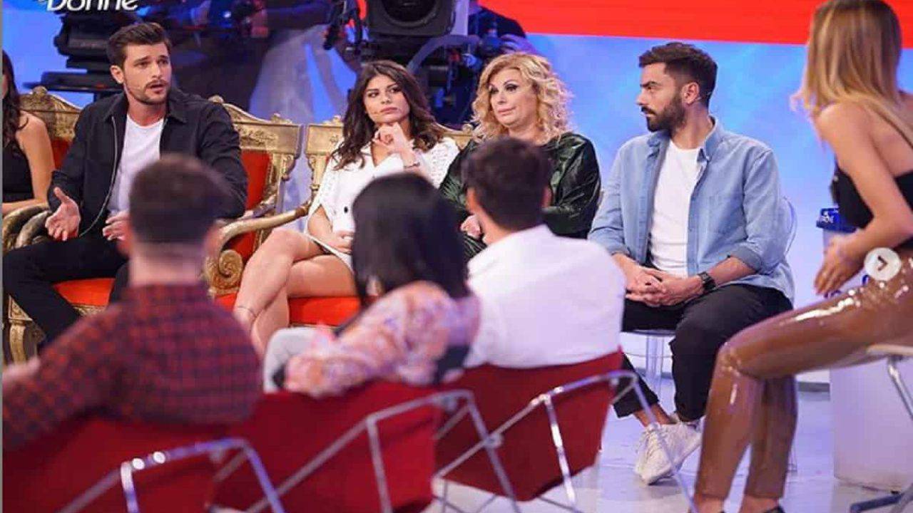 Uomini e Donne anticipazioni, registrazione trono classico 1/4/2019: Andrea fa sul serio, bufera sulle troniste