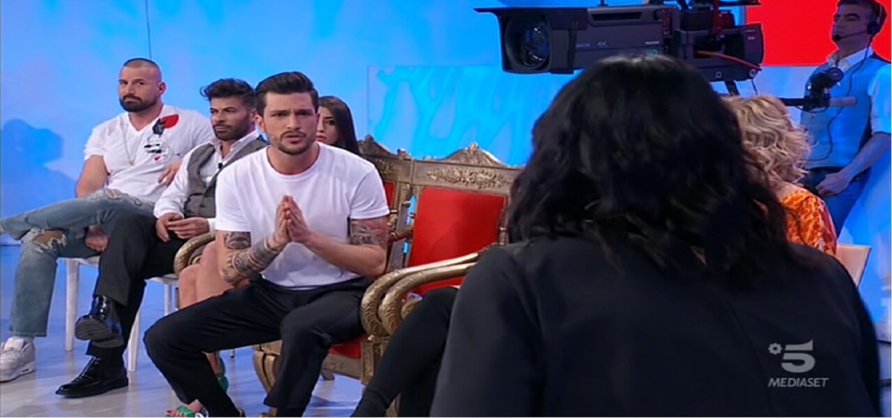 Uomini e Donne anticipazioni, registrazione trono classico 1/4/2019: scoppia la passione, critiche in studio