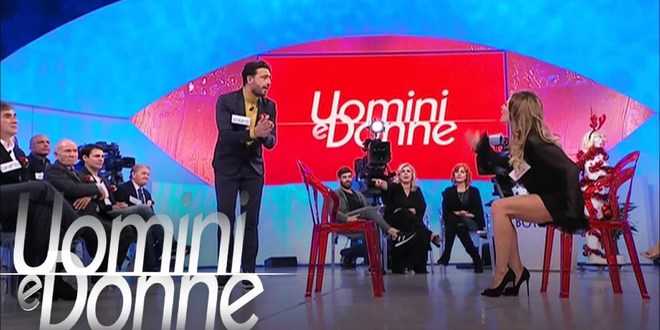 Uomini e Donne anticipazioni, registrazione trono over 4-01-2019: in studio scoppia lo scandalo