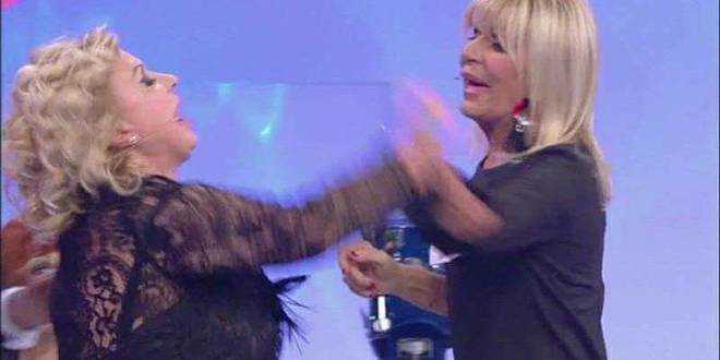 Uomini e donne news, rissa tra Tina e Gemma! Interviene Maria