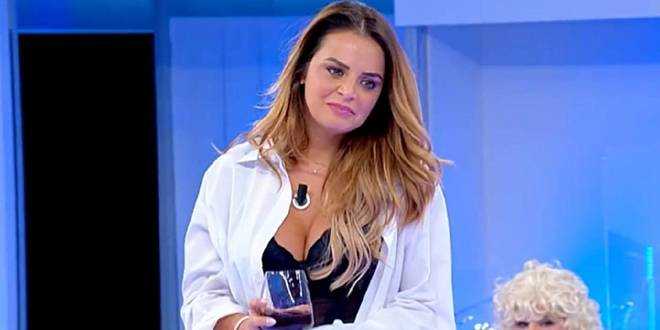 Uomini e Donne, Roberta Di Padua non sta bene: “Il Covid ti consuma”