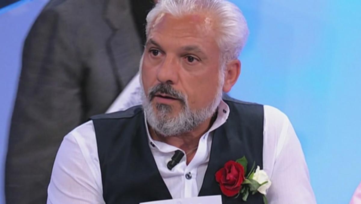 Uomini e Donne, Rocco Fredella scoppia a piangere in puntata: “Sono sul lastrico”
