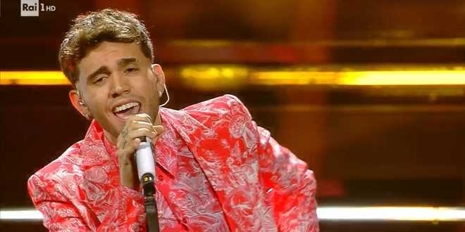 Sanremo 2022, Aka7even fa ballare l’Ariston: Maria De Filippi lo snobba?