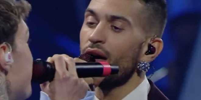 Sanremo 2022, malore per Mahmood: soccorso dai sanitari dell’Ariston