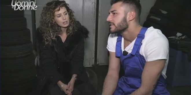 Uomini e Donne, Sara annuncia la rottura in diretta e Lorenzo commenta