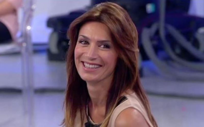 Uomini e Donne gossip, scompare la foto di Barbara De Santi nuda: lei spiega cos’è successo