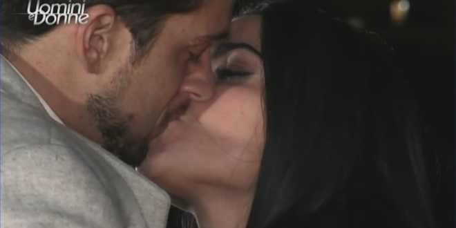 Scoppia la passione tra Andrea Dal Corso e Teresa Langella: “Mai visto un bacio così”