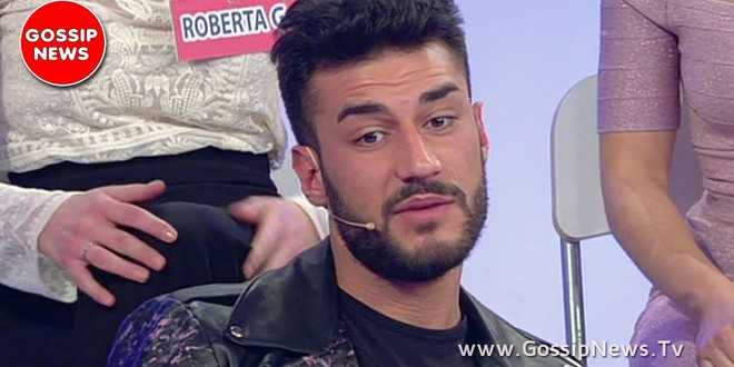 Anticipazioni Uomini e Donne, segnalazione su Lorenzo: il suo gesto fa discutere