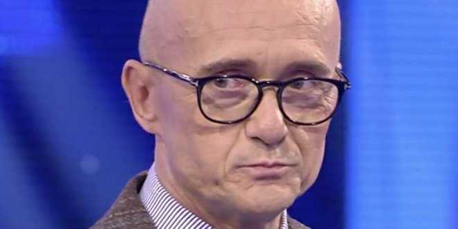 Grande Fratello Vip, Signorini si sbottona: le parole a Ilary dopo lo scontro con Corona