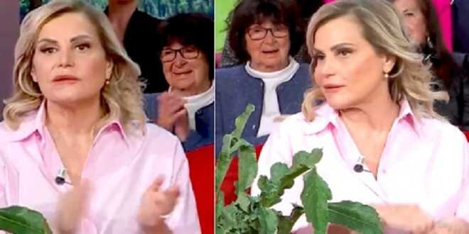 Simona Ventura rompe il silenzio: “La paralisi? Ecco cos’è successo e cosa devo fare”