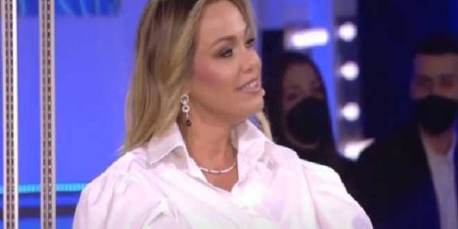 GF Vip 6, Sonia Bruganelli torna in studio e scoppia il caos: ostenta la sua ricchezza?