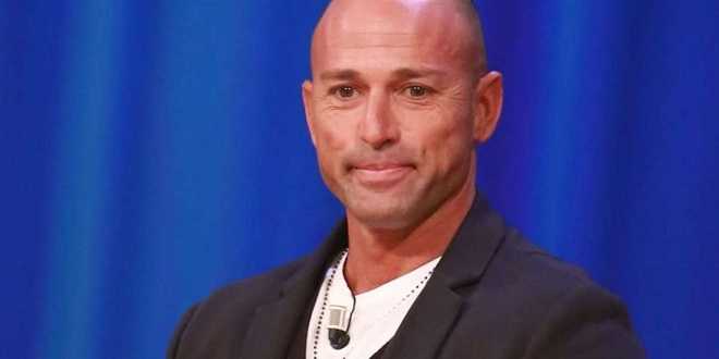 Stefano Bettarini si fidanza, lei ha 23 anni!