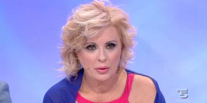 Uomini e Donne news: Tina abbandona il trono classico, la spiegazione della De Filippi