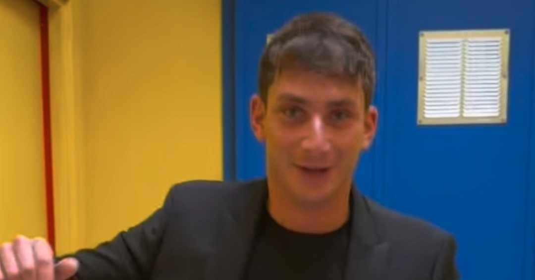 Grande Fratello 25: Tommaso Franchi viola ripetutamente il regolamento