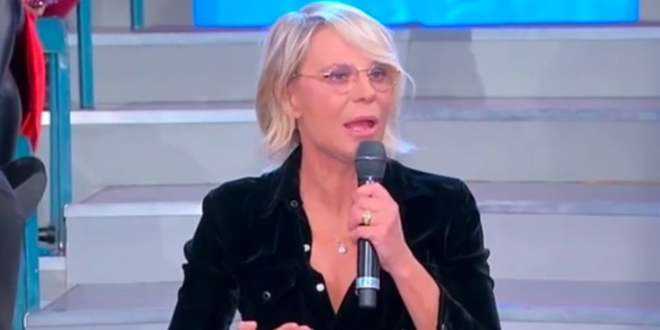 Uomini e donne trono over, Maria De Filippi incredula e commenta duramente un cavaliere