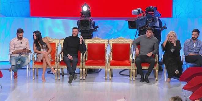 Uomini e Donne anticipazioni, un altro tronista avrebbe lasciato il programma