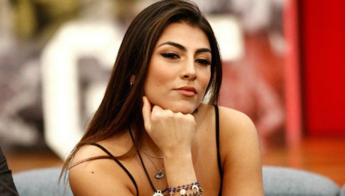 Uomini e Donne, Giulia Salemi dimentica Monte tra le braccia di un famoso tronista: ecco chi è!