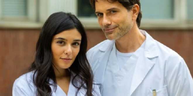 Un Posto al Sole, anticipazioni: Rossella scopre di essere l’amante di Riccardo?