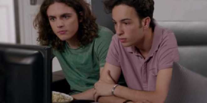 Un Posto al Sole, Vittorio lascia Napoli e Patrizio viene ricattato da Alberto