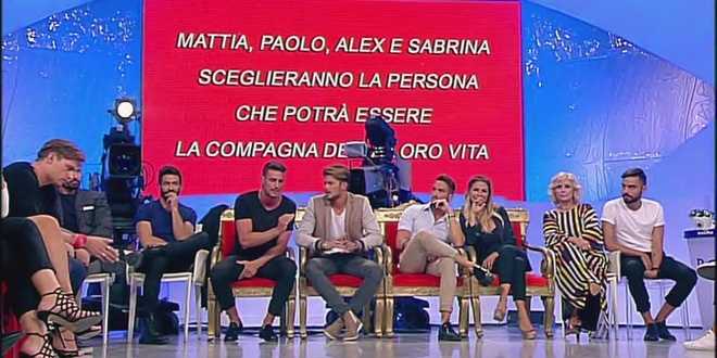 Uomini e Donne news, una coppia finge la gravidanza e viene massacrata sul web