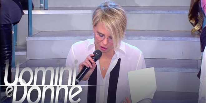 Uomini e Donne, una dama lancia accuse pesantissime: “È un delinquente!”