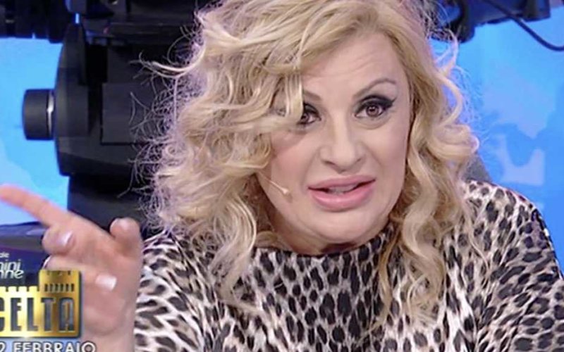 Uomini e Donne gossip, un’ex tronista deride Tina Cipollari e sui social scoppia il caos
