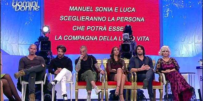 Uomini e Donne news: uno dei più famosi tronisti trova finalmente l’amore