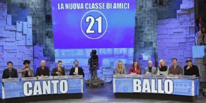 Amici: uno storico professore si è sposato!
