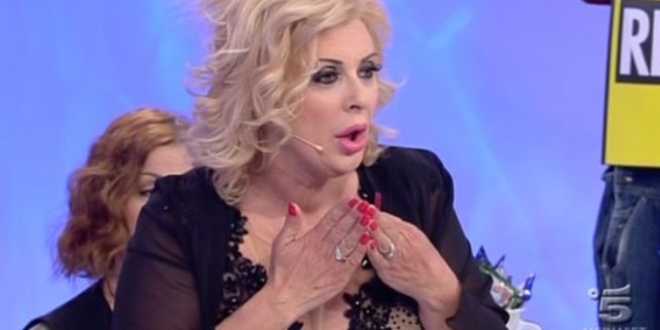Uomini e Donne anticipazioni: a condurre il trono gay potrebbe esserci proprio lei