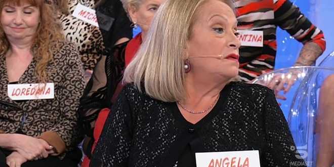 Uomini e Donne anticipazioni: Angela fa una sfuriata alla De Filippi, che reagisce così