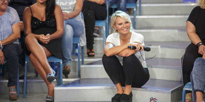 Uomini e Donne anticipazioni: gli indizi sui quattro tronisti e il primo nome ufficiale