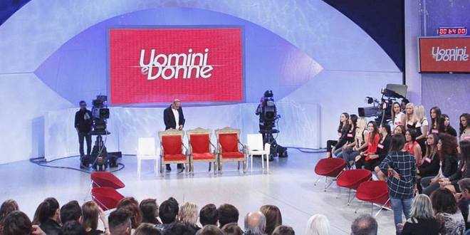 Uomini e Donne anticipazioni, i nomi nuovi tronisti: Maria De Filippi ha già le idee chiare