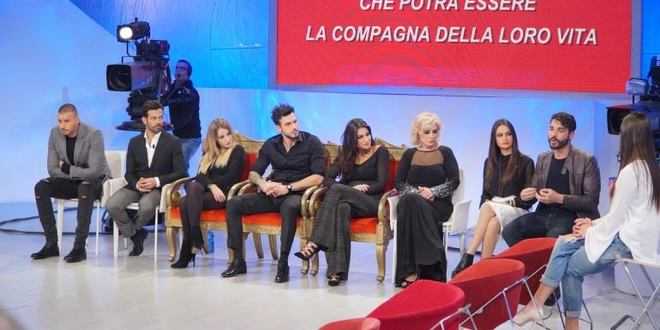Uomini e Donne anticipazioni: perché la redazione continua a spostare la registrazione del trono classico?