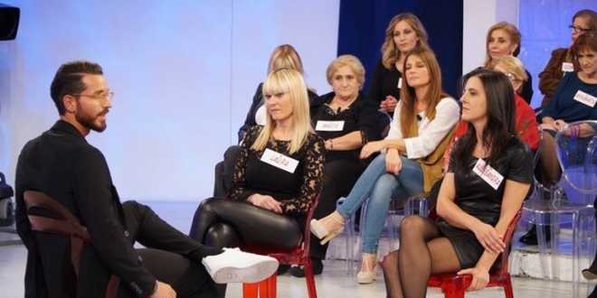 Uomini e Donne anticipazioni: un giovane cavaliere del trono over sarà tronista a settembre?