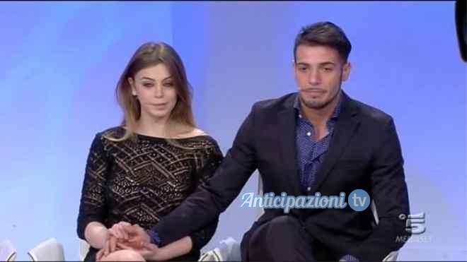 Uomini e Donne gossip: Alessia e Teresanna mostrano orgogliose le proprie pance