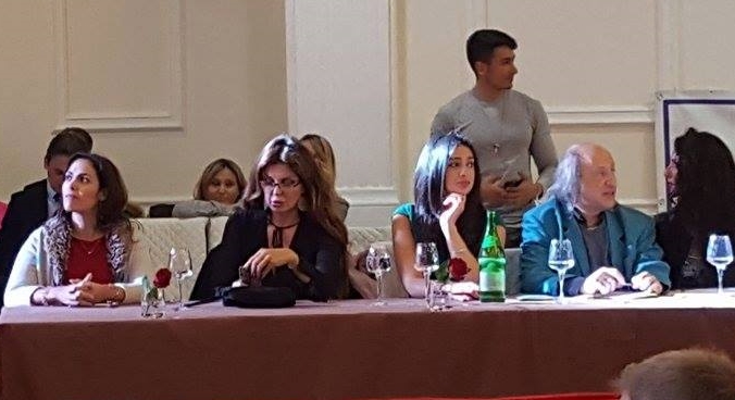 Uomini e Donne gossip: Alessia Messina in abito da sposa, nuovo impegno accanto ad Alba Parietti