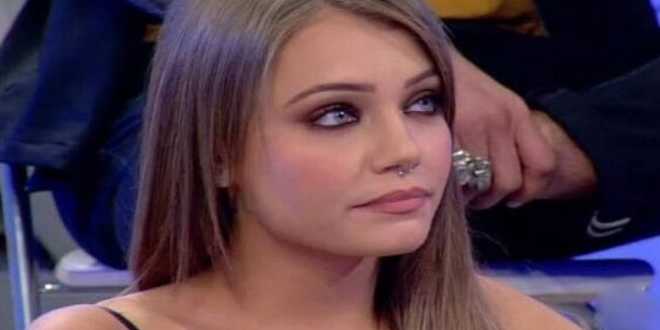 Uomini e Donne gossip, Camilla Mangiapelo l’ha fatta grossa: un’intera città contro di lei