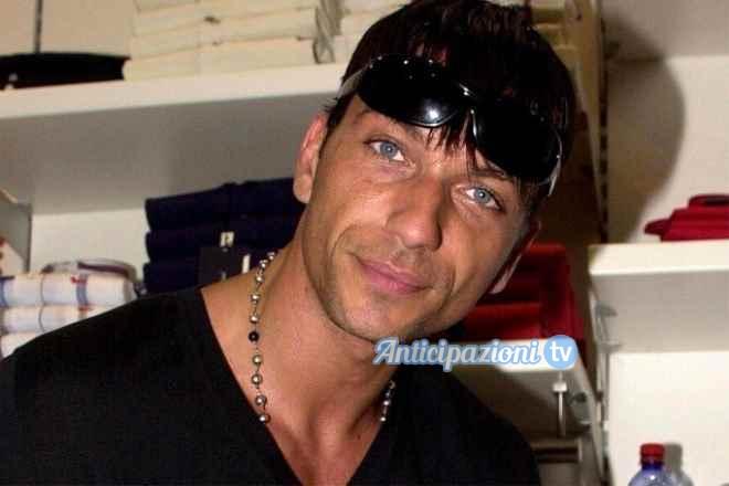 Uomini e Donne gossip: Costantino, parole pesanti contro la De Filippi