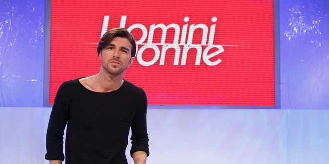 Uomini e Donne gossip: due dichiarazioni d’amore per Andrea Damante, c’è anche quella di una ex…