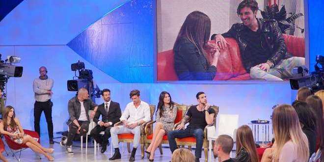 Uomini e Donne gossip: famosa ex corteggiatrice ai domiciliari