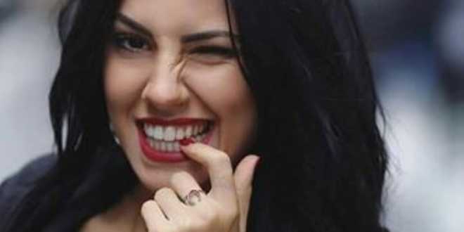 Uomini e Donne gossip: il giornalista provoca Giulia, lei reagisce così