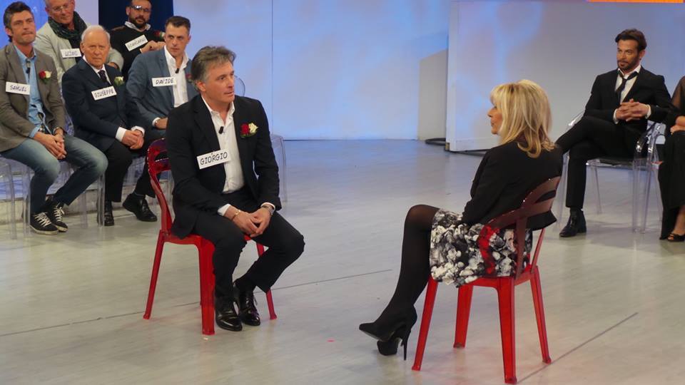 Uomini e Donne gossip: la frase sospetta di George indigna Tina, che esce